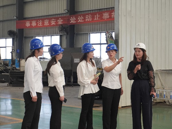 深入廠區(qū)學(xué)習(xí)，提高自身專業(yè)知識(shí)。_河南雙志